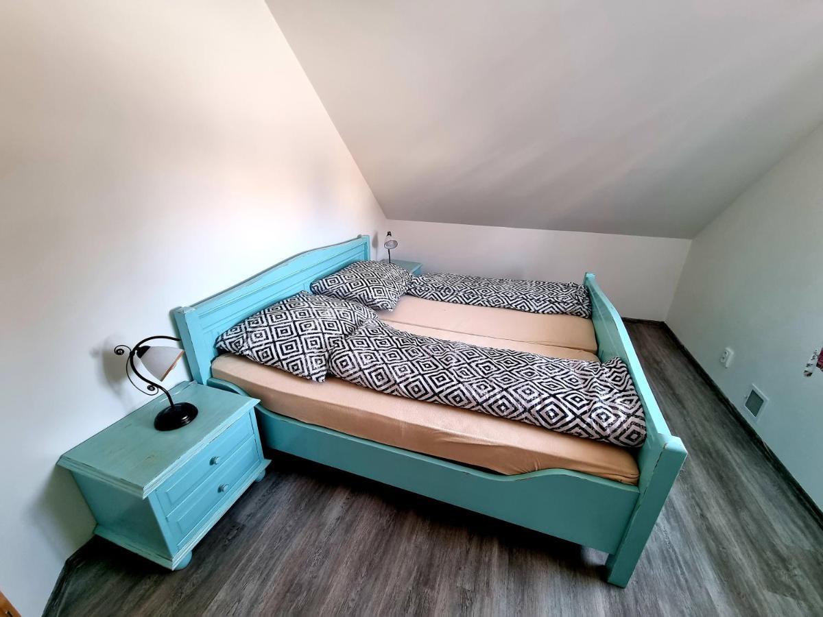 Dum A Chatka Pod Smrkem Nove Mesto pod Smrkem Eksteriør billede